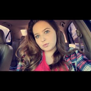 Meet your Posher, Emilee